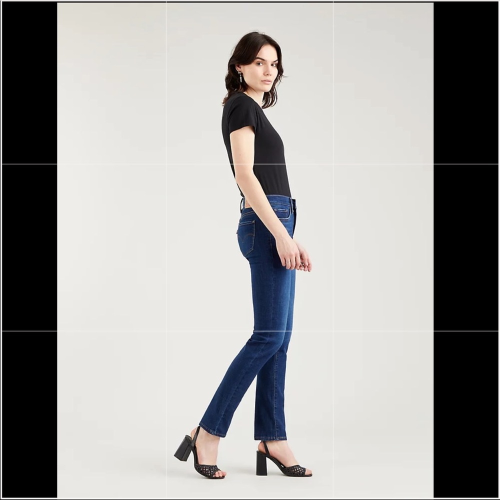Levi’s 314 Shaping Straight Jeans